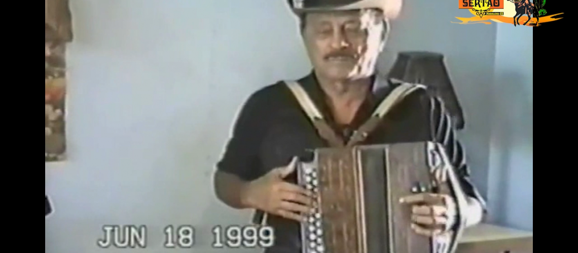 CAPA ZÉ GONZAGA TOCANDO COM OS 8 BAIXOS DE JANUÁRIO